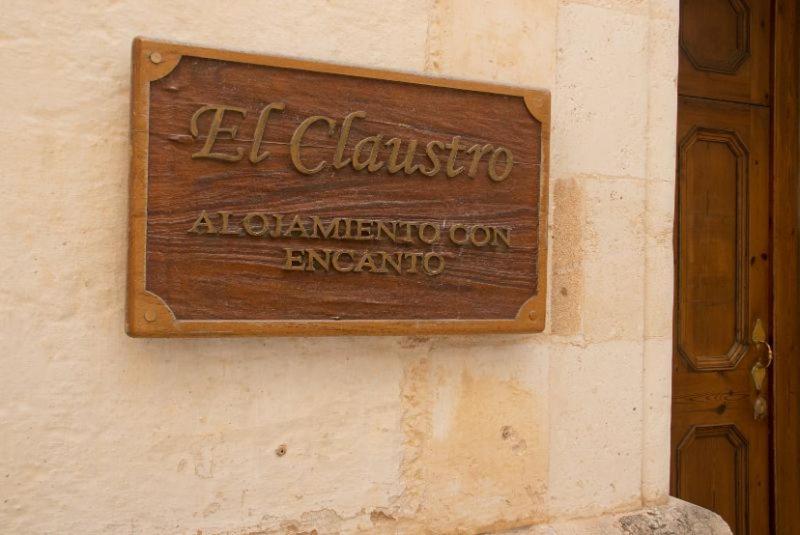 Grupoandria El Claustre De Ciutadella - Hospederia 호스텔 외부 사진