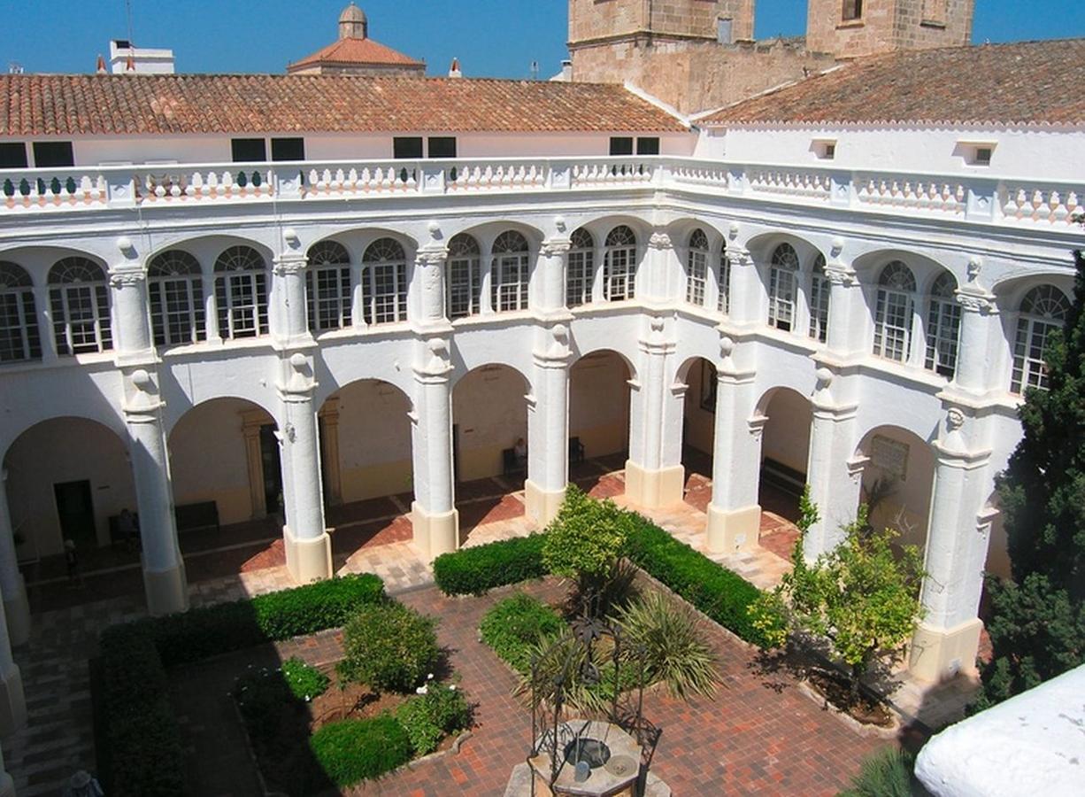 Grupoandria El Claustre De Ciutadella - Hospederia 호스텔 외부 사진